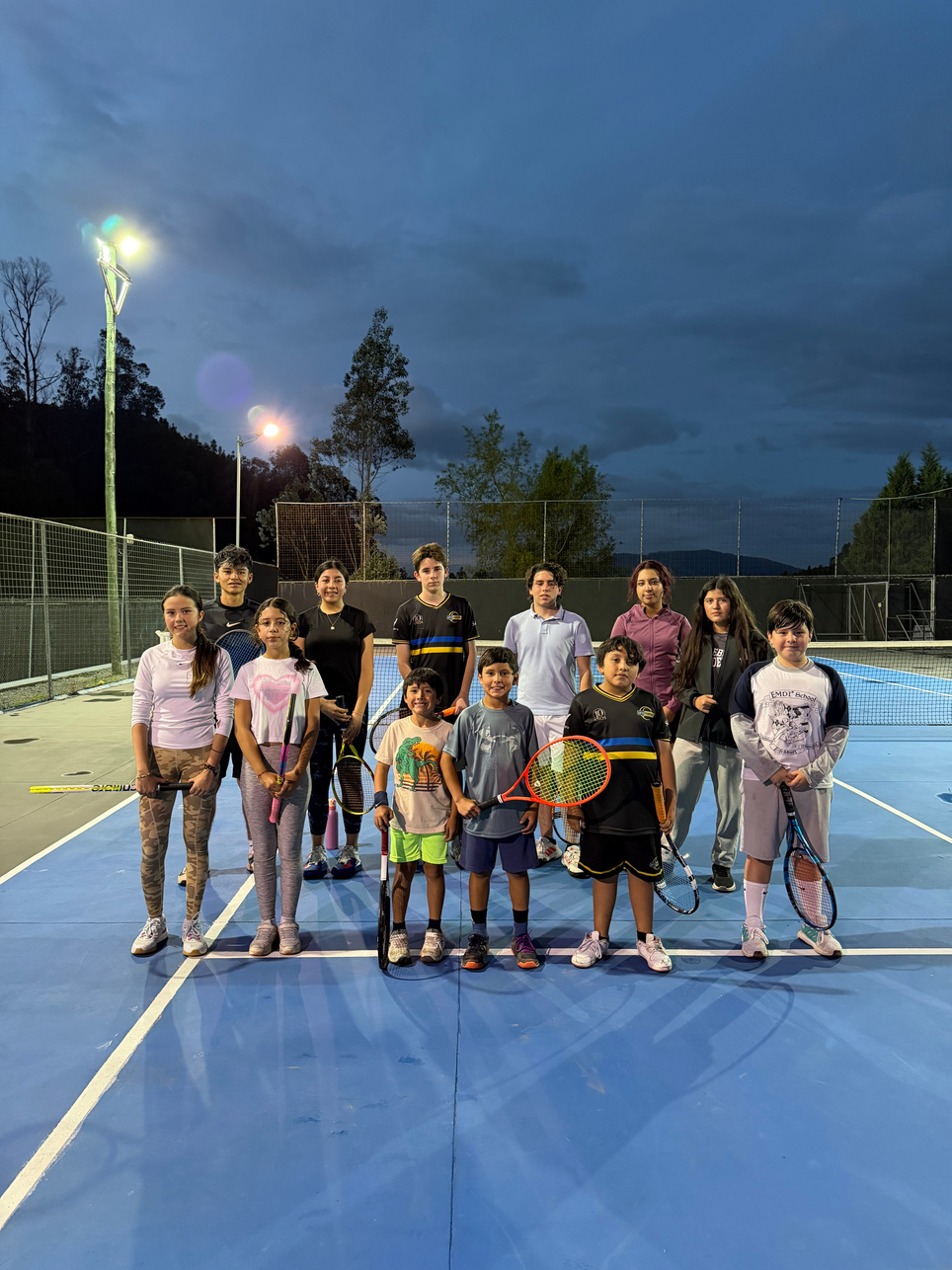 Grupo de alumnos Promatch en cancha